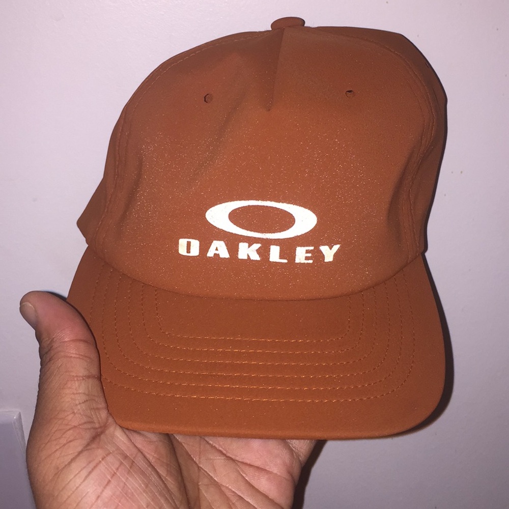 Brand new duck bill 🦆 rare Oakley hat!